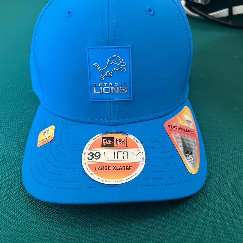 Detroit Lions New Era 39THIRTY Fitted Cap — Bright Blue large/X-Large on field